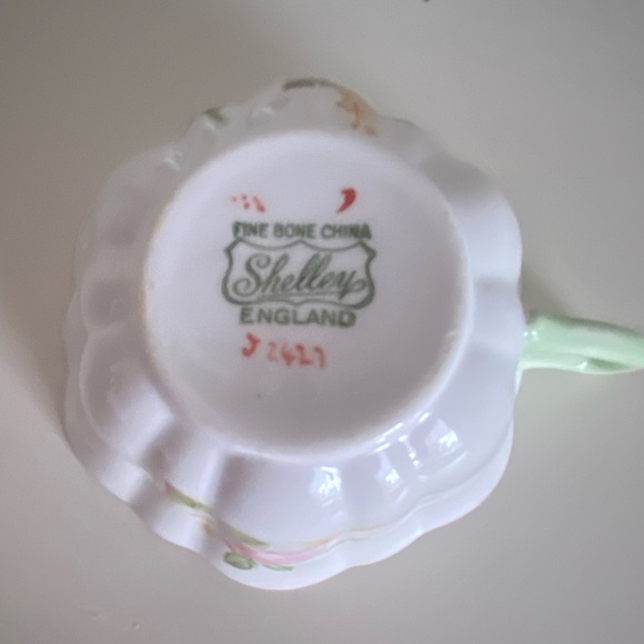 EUC Vtg Shelley Fine Bone China Teacup and Saucer in the Pattern “Rambler Rose” - Picture 11 of 12